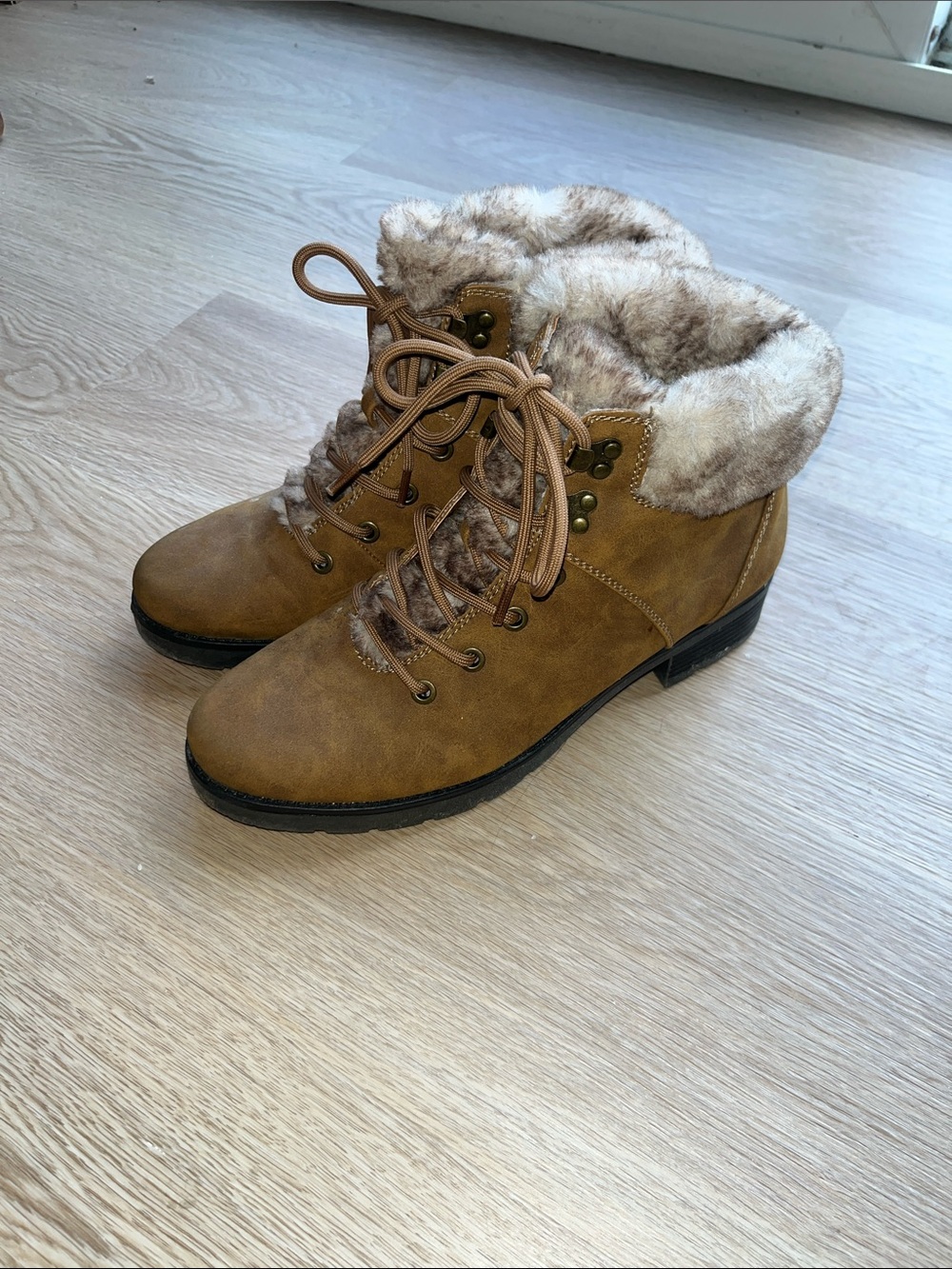 SOUL Naturalizer Tan Faux-Fur Lace-Up Ankle Boots